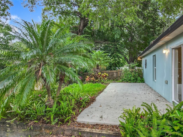 2353 Kingscrest Cir, Apopka, FL 32712 - fenced backyard with a patio