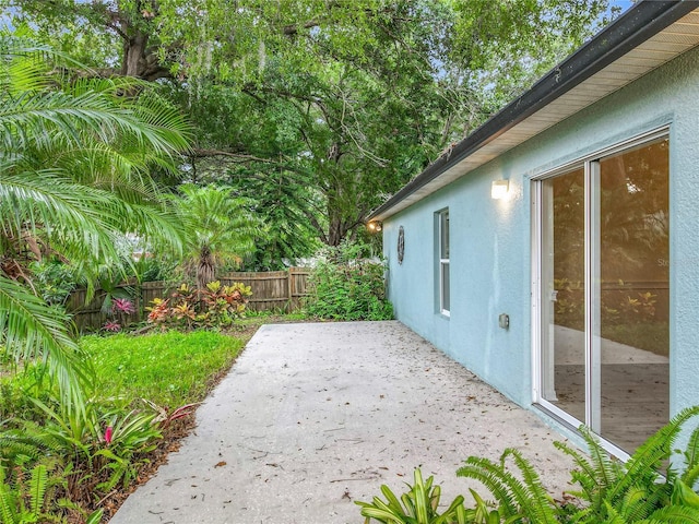 2353 Kingscrest Cir, Apopka, FL 32712 - fenced backyard with a patio