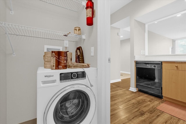 322 E Central Blvd Unit 614, Orlando, FL 32801 - laundry area featuring washer / clothes dryer and light wood-style flooring