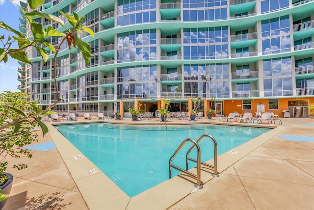 322 E Central Blvd Unit 614, Orlando, FL 32801 - view of community pool