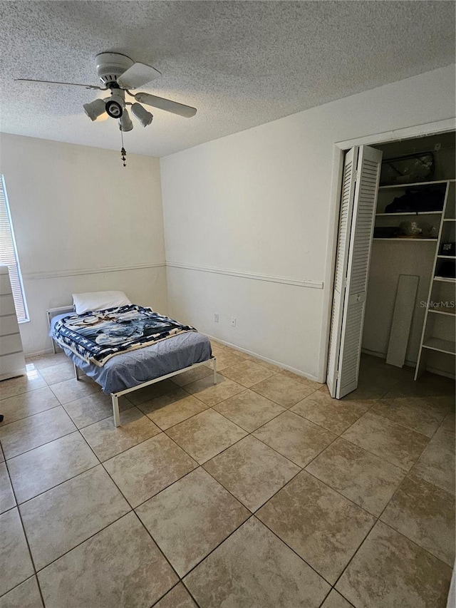 1524 Crawford Dr, Apopka, FL 32703 - tiled bedroom featuring a textured ceiling, a closet, and a ceiling fan
