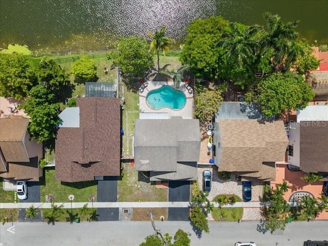 961 SW 98th Ave, Pembroke Pines, FL 33025 - view of property location featuring a pool area and a large body of water