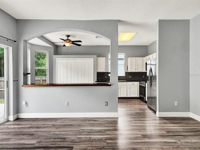 1712 Riveredge Rd, Oviedo, FL 32766 - kitchen with appliances with stainless steel finishes, a ceiling fan, dark wood-style flooring, dark countertops, and arched walkways