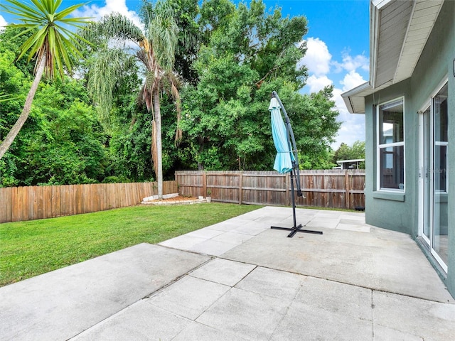 1712 Riveredge Rd, Oviedo, FL 32766 - fenced backyard with a patio