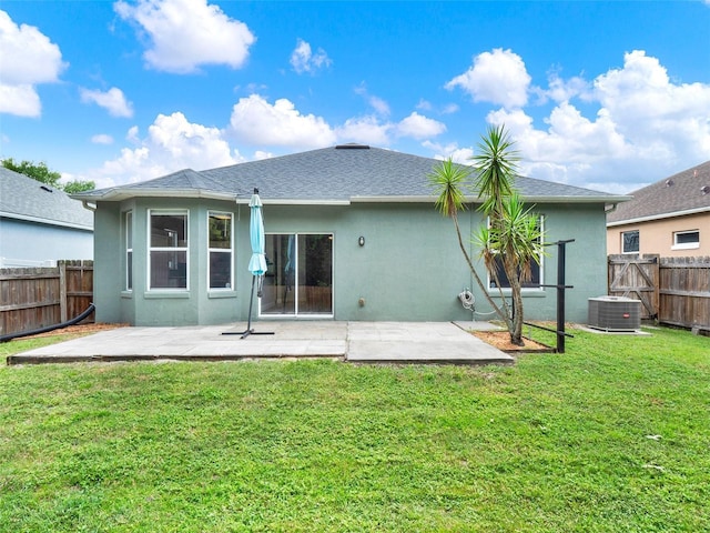 1712 Riveredge Rd, Oviedo, FL 32766 - back of house with stucco siding, a patio area, and a fenced backyard