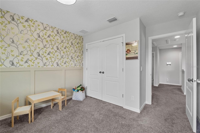 944 Benjamin Trl, Davenport, FL 33837 - playroom featuring wallpapered walls, carpet, a wainscoted wall, and a textured ceiling
