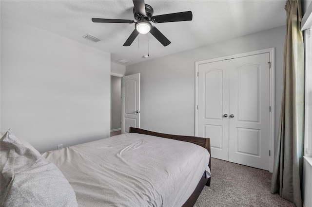 944 Benjamin Trl, Davenport, FL 33837 - bedroom with carpet flooring, a closet, and a ceiling fan