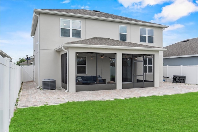 944 Benjamin Trl, Davenport, FL 33837 - back of property with a sunroom, a patio area, stucco siding, and a fenced backyard