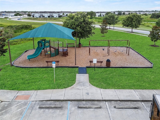 944 Benjamin Trl, Davenport, FL 33837 - community jungle gym with a yard