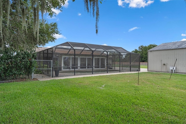 2921 Lake Tohopekaliga Blvd, Kissimmee, FL 34746 - rear view of house with a lawn and glass enclosure