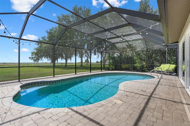 2921 Lake Tohopekaliga Blvd, Kissimmee, FL 34746 - outdoor pool with glass enclosure and a patio