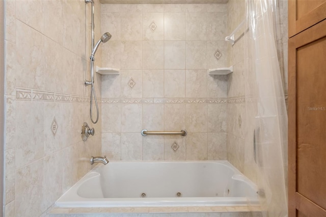 2921 Lake Tohopekaliga Blvd, Kissimmee, FL 34746 - bathroom featuring a combined bath / shower with jetted tub