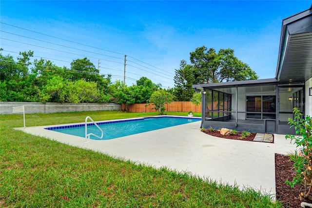 5938 Marlberry Dr, Orlando, FL 32819 - view of swimming pool featuring a sunroom, a fenced backyard, and a patio area