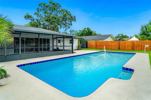 5938 Marlberry Dr, Orlando, FL 32819 - view of swimming pool featuring a sunroom and a fenced backyard