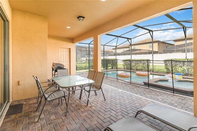 2108 Morocco Way, Kissimmee, FL 34747 - sunroom featuring a swimming pool, a hot tub, and outdoor dining area