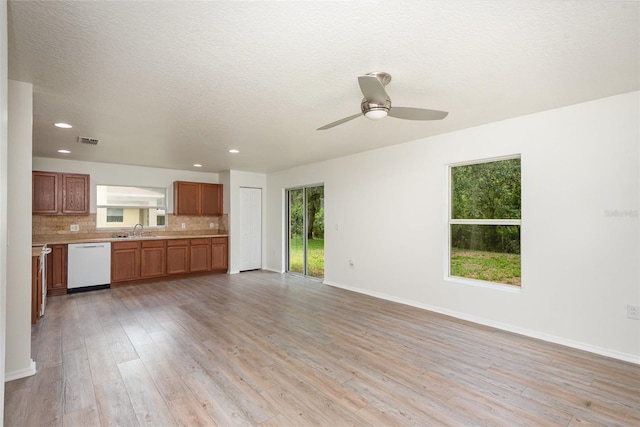 85 Levee Ln, Ormond Beach, FL 32174 - unfurnished living room featuring light wood-style flooring, a ceiling fan, a textured ceiling, and recessed lighting