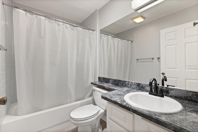 956 Chula Ct, Lady Lake, FL 32159 - full bathroom with vanity, shower / bath combo with shower curtain, and a textured ceiling