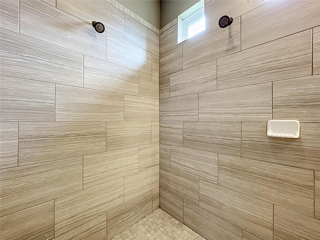 31980 Geoff Way, Sorrento, FL 32776 - bathroom featuring a tile shower