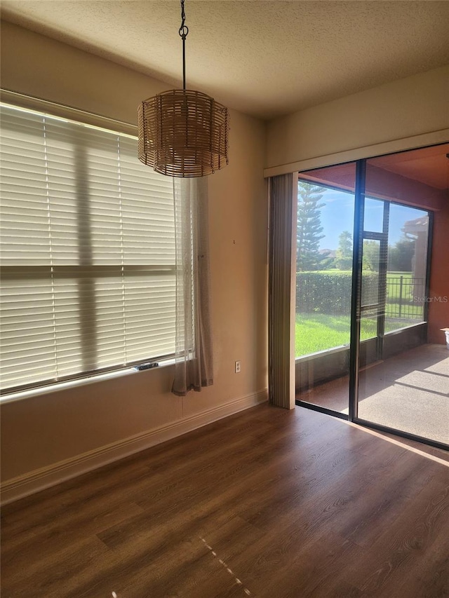 152 Glendale Ct, Kissimmee, FL 34759 - unfurnished dining area with wood finished floors, a chandelier, and a textured ceiling