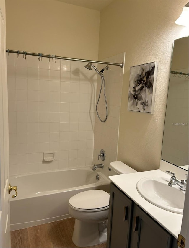 152 Glendale Ct, Kissimmee, FL 34759 - full bathroom with vanity, wood finished floors, and washtub / shower combination