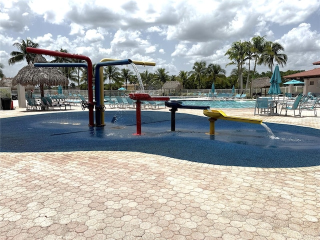 4375 Foxtail Ln, Weston, FL 33331 - surrounding community with a pool