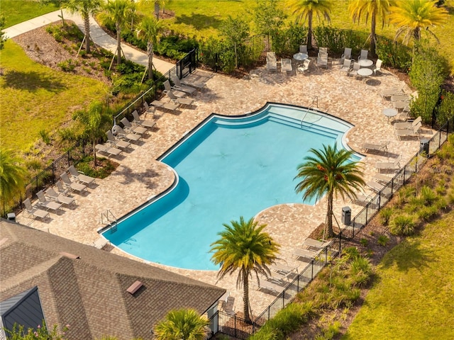 172 S Zuni Rd, Saint Cloud, FL 34771 - community pool with a patio