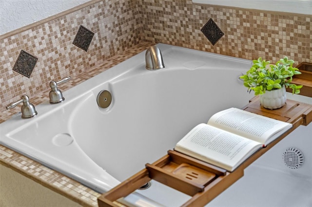 5102 Round Tree Ct, Orlando, FL 32819 - detailed view of a jetted tub