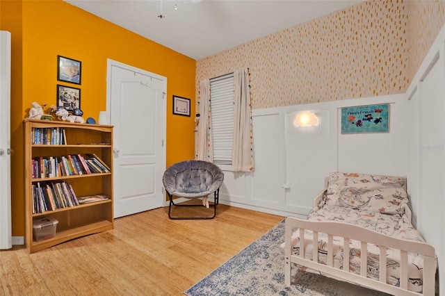 2216 Sequoia Way, Davenport, FL 33896 - living area with wallpapered walls and wood finished floors