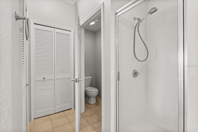 8101 Resort Village Dr Unit 31503, Orlando, FL 32821 - bathroom featuring a shower stall, a closet, and tile patterned floors