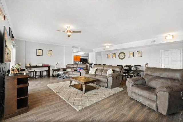 8101 Resort Village Dr Unit 31503, Orlando, FL 32821 - living area featuring wood finished floors and a ceiling fan