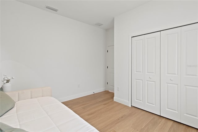709 Marion Oaks Mnr, Ocala, FL 34473 - bedroom featuring light wood-style floors and a closet