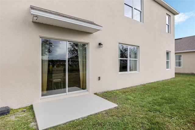 3413 Wynwood Forest Dr, Ocoee, FL 34761 - rear view of house with a lawn and stucco siding
