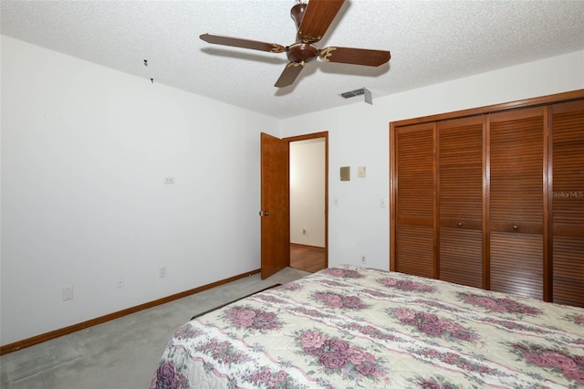1121 Winged Foot Cir, Winter Springs, FL 32708 - carpeted bedroom featuring a closet, a textured ceiling, and a ceiling fan