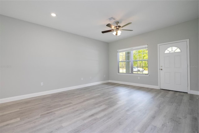 foyer entrance featuring ceiling fan, light wood-style floors, and recessed lighting