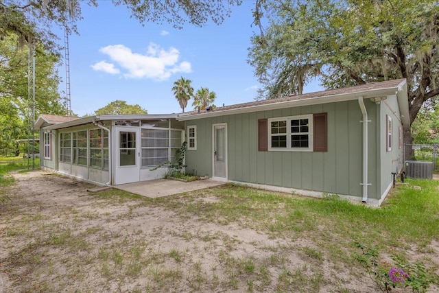 14402 SW 34th Terrace Rd, Ocala, FL 34473 - rear view of house featuring a sunroom and a patio area