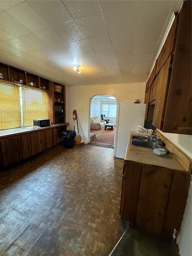 1425 26th St, Orlando, FL 32805 - kitchen with arched walkways and freestanding refrigerator