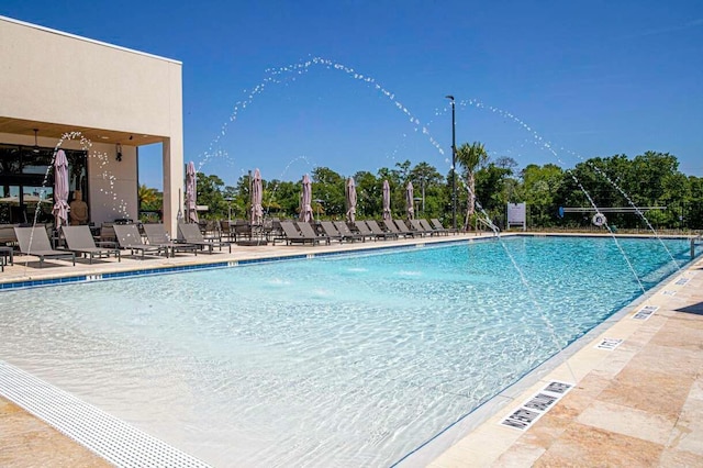 7478 Brooklyn Dr, Kissimmee, FL 34747 - community pool with a patio area
