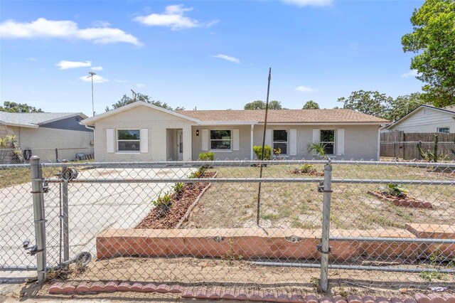 105 E Magnolia St, Davenport, FL 33837 - ranch-style house featuring brick siding and a fenced front yard