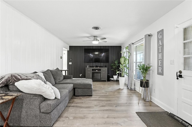 2908 Clear Way, Orlando, FL 32805 - living area with light wood-type flooring and ceiling fan
