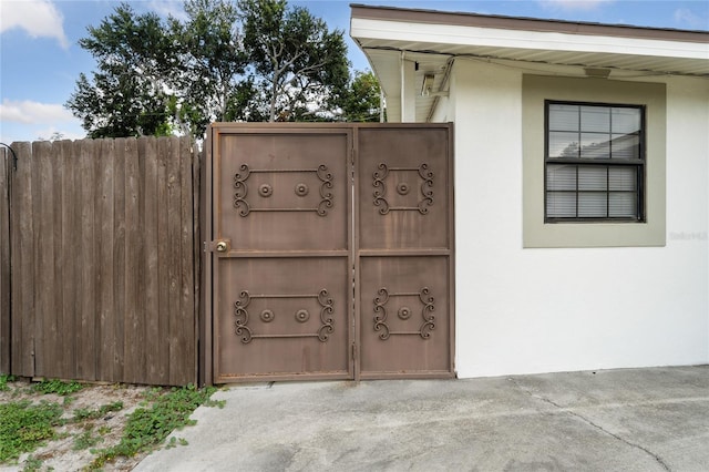 1105 Arrowsmith Ave, Orlando, FL 32809 - view of gate