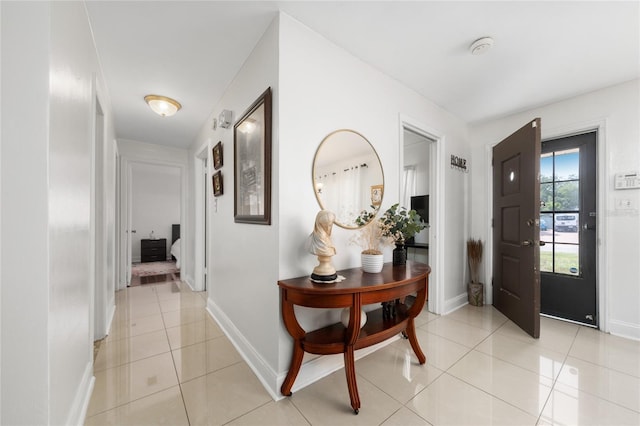 1105 Arrowsmith Ave, Orlando, FL 32809 - foyer entrance with light tile patterned floors and baseboards