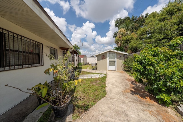 1105 Arrowsmith Ave, Orlando, FL 32809 - view of yard with a storage unit