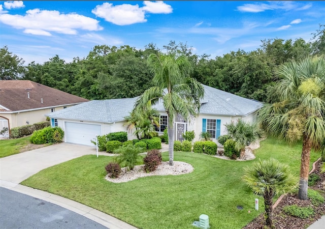 20542 Queen Alexandra Dr, Leesburg, FL 34748 - single story home featuring driveway, a front lawn, and a garage