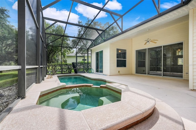 20542 Queen Alexandra Dr, Leesburg, FL 34748 - view of pool featuring a patio area, a ceiling fan, a pool with connected hot tub, and a lanai