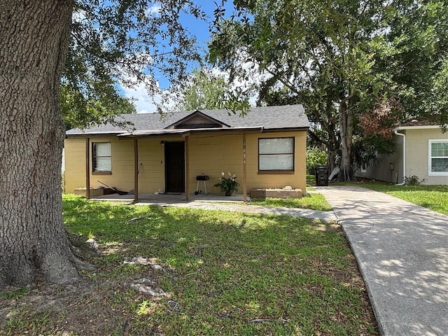 4035 Nimons St, Orlando, FL 32811 - bungalow-style house with a front lawn and concrete driveway