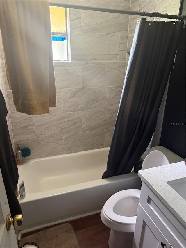4035 Nimons St, Orlando, FL 32811 - full bath featuring vanity, shower / bath combo, and wood finished floors