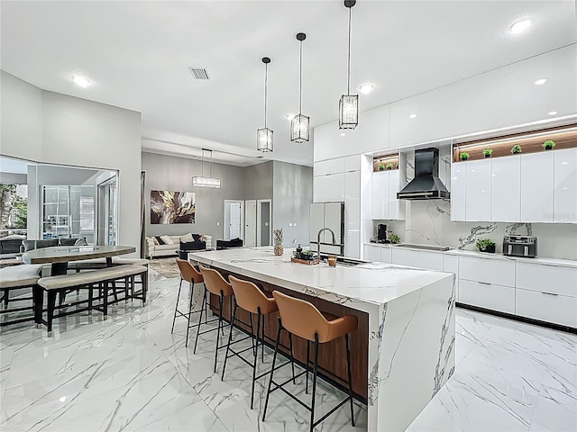 704 Forest View Ct, Winter Springs, FL 32708 - kitchen featuring wall chimney exhaust hood, modern cabinets, open floor plan, a breakfast bar, and recessed lighting