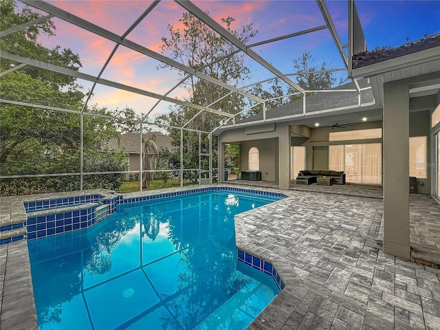 704 Forest View Ct, Winter Springs, FL 32708 - view of pool featuring a patio, a ceiling fan, outdoor lounge area, a pool with connected hot tub, and a lanai