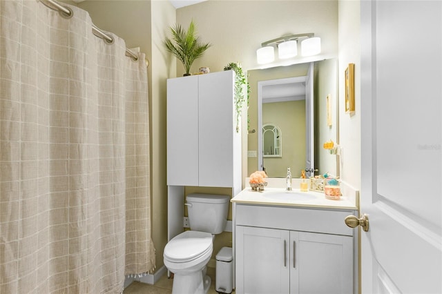 2491 Wadeview Loop, Saint Cloud, FL 34769 - bathroom with vanity and curtained shower