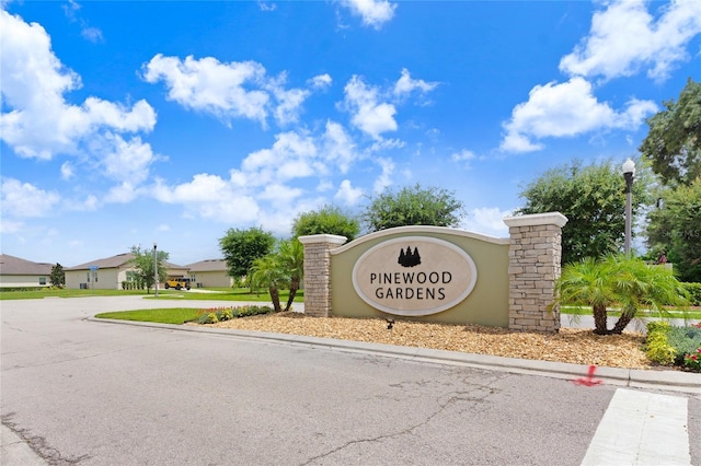 2491 Wadeview Loop, Saint Cloud, FL 34769 - community / neighborhood sign with a residential view